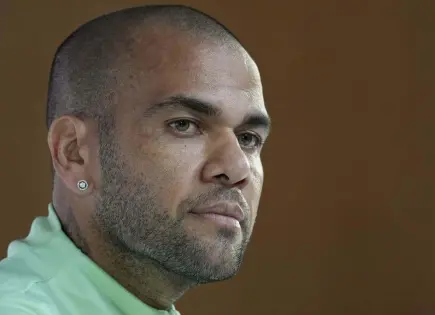 Dani Alves reaparece en redes sociales con camiseta histórica de Jorge Campos