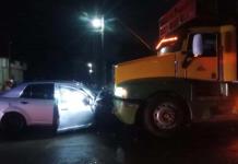 Muere mujer al chocar su vehículo contra un camión cañero en El Naranjo 