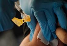 EEUU aprueba aplicación de otro refuerzo de vacuna contra COVID para personas mayores