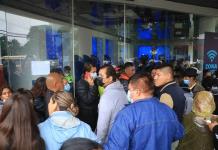 Protestan contra uno de los mayores bancos de Bolivia por suspender servicios