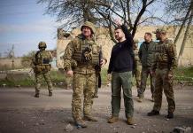 Putin y Zelenski visitan a sus tropas