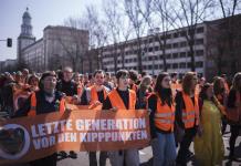 Activistas climáticos marchan en Berlín y causan atascos