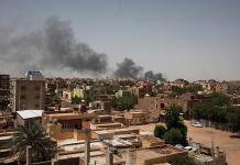 Comienzan evacuaciones de extranjeros de Sudán en medio de una frágil tregua