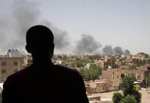Sudán: Generales rivales prometen asistir con evacuaciones
