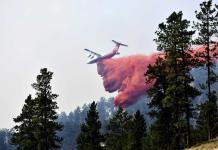 Sopesan uso de retardantes en incendios forestales en Montana