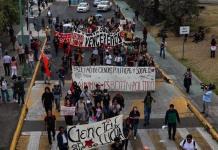 Estudiantes de UNAM protestan para garantizar becas Elisa Acuña