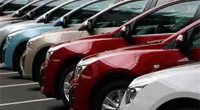 Cr&eacute;ditos y descuentos frenan venta de autos seminuevos