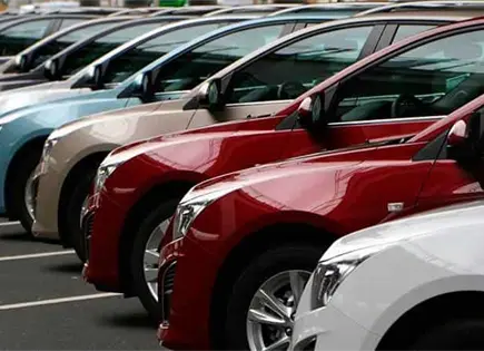 Cr&eacute;ditos y descuentos frenan venta de autos seminuevos