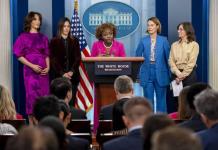 El reparto de The L Word aboga en la Casa Blanca por la visibilidad lésbica