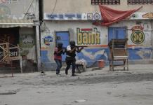 Residentes se arman para combatir a pandillas en Haití