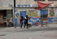 Haitianos se arman contra las pandillas