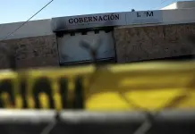 Rechazan cerrar acusación contra comisionado por incendio en INM