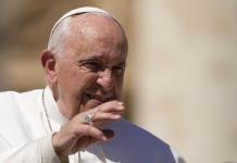El papa pide a los países que trabajen por la paz: Más cunas y menos tumbas