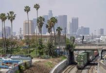 California aprueba regla pionera de emisiones para 2030