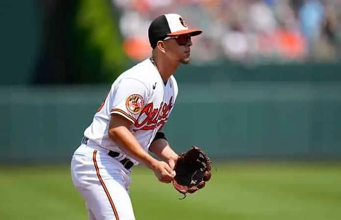 Orioles de Baltimore despiden al mexicano Ramón Urías
