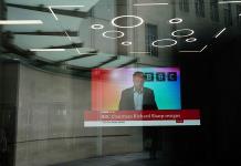 Presidente de la BBC dimite por su implicación en un préstamo a Boris Johnson