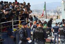 Austria entrega a Italia a sospechoso de mortal naufragio de barco migrante