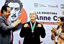 Poeta Anne Carson visita México