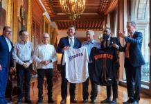AMLO se reúne con Alfredo Harp Helú y figuras de la MLB