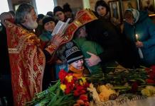 Ucrania llora a niños víctimas de ataque ruso