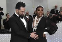 Serena Williams y Karlie Kloss revelan embarazos en la gala del Met