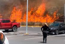 Incendio provoca movilización a unos metros de El Dorado