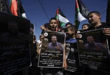 Milicianos palestinos lanzan cohetes contra Israel
