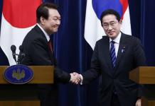 Primer ministro japonés anuncia viaje a Surcorea
