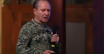 El secretario de Marina no est&aacute; escondido