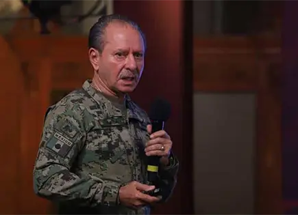 El secretario de Marina no está escondido El secretario de Marina no está escondido