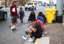 Miedo y esperanza de un trato justo empujan a migrantes a entregarse en El Paso