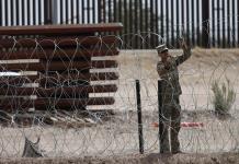 Las puertas no están abiertas, advierte Mayorkas desde la frontera con México