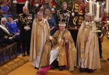 CRÓNICA: La coronación de Carlos III, un ritual con tradición en un momento incierto