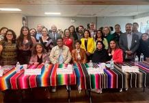 Magistrados del Tribunal Electoral visitan a migrantes en Chicago
