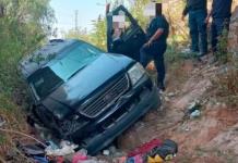 Cae camioneta en río en Mexquitic de Carmona
