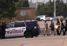 Salimos corriendo, la gente pisaba a los chicos, relata sobreviviente de tiroteo en Texas