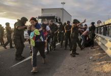 Vuelo repatria a migrantes venezolanos desde Chile