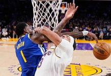 Lakers arrollan y recuperan ventaja