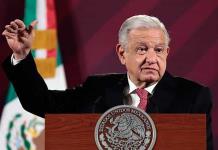 López Obrador descarta crisis financiera en México tras desplome de bancos en EEUU