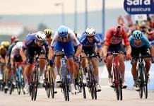 Matthews se lleva tercera etapa del Giro; Evenepoel sigue líder