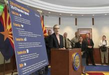 Gobernadora de Arizona pide plan federal ante fin de Título 42