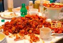 Siete amigos se comen 300 cangrejos y 80 postres para recuperar dinero en buffet en China