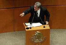 Amaga Monreal con juicio político contra ministros