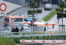 Mueren dos trabajadores por un tiroteo en una planta alemana de Mercedes