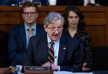 AMLO pide a mexicanos y latinos en EEUU no votar por el senador republicano John Kennedy