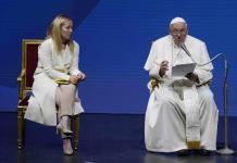 El papa apoya el exhorto de Meloni a los italianos para que tengan más hijos, en lugar de mascotas