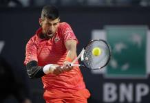 Djokovic a prueba en el Abierto de Italia, pero avanza