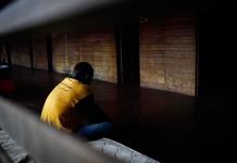 Hartos de continuos abusos, migrantes abandonan en Panamá su viaje hacia Estados Unidos