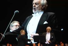 Plácido Domingo embelesa a Colombia en un reencuentro esperado por sus seguidores