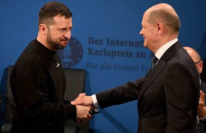 El presidente de Ucrania, Volodymyr Zelenskyy y el canciller de Alemania, Olaf Scholz / Foto: AP